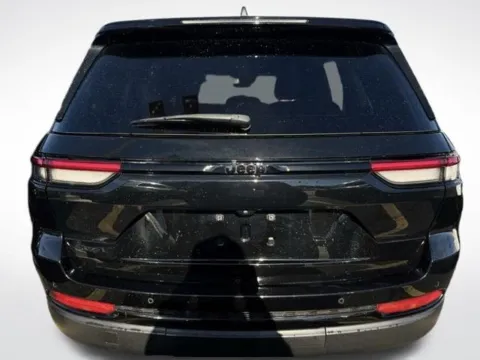 More photos of 2022 Jeep Grand Cherokee L Altitude at Zeigler BMW of Kalamazoo, MI