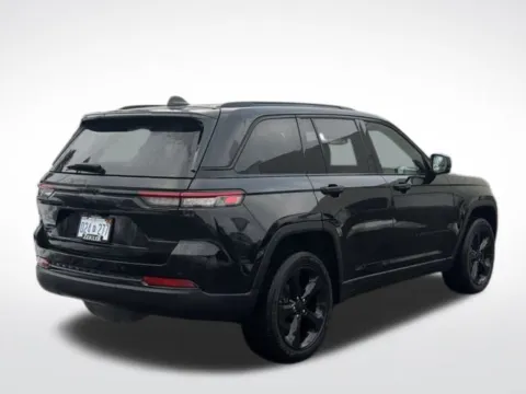 More photos of 2022 Jeep Grand Cherokee Altitude at Zeigler BMW of Kalamazoo, MI