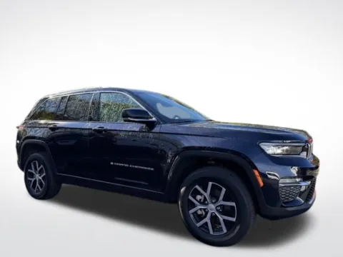 Another view of 2022 Jeep Grand Cherokee Altitude for sale in Kalamazoo, MI at Zeigler BMW of Kalamazoo