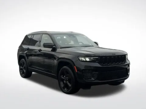 More photos of 2022 Jeep Grand Cherokee Altitude at Zeigler BMW of Kalamazoo, MI