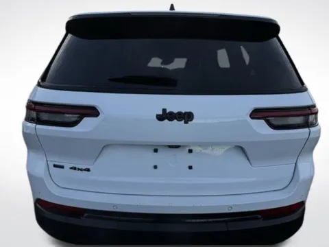 More photos of 2023 Jeep Grand Cherokee L Altitude at Zeigler BMW of Kalamazoo, MI