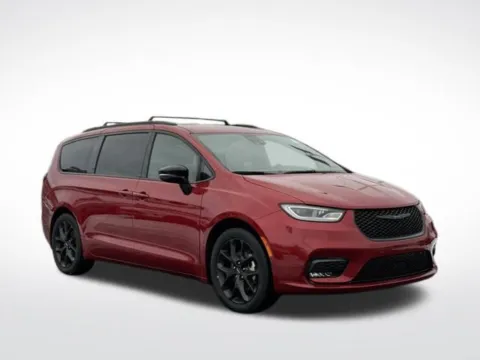More photos of 2025 Chrysler Pacifica Limited at Zeigler BMW of Kalamazoo, MI