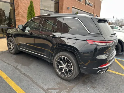 More photos of 2023 Jeep Grand Cherokee Summit at Zeigler Chrysler Dodge Jeep Ram of Grandville, MI