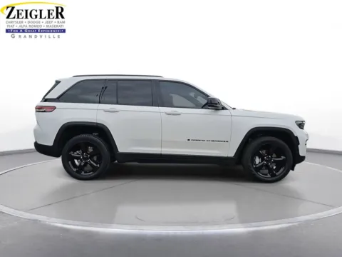 More photos of 2023 Jeep Grand Cherokee Limited at Zeigler Chrysler Dodge Jeep Ram of Grandville, MI