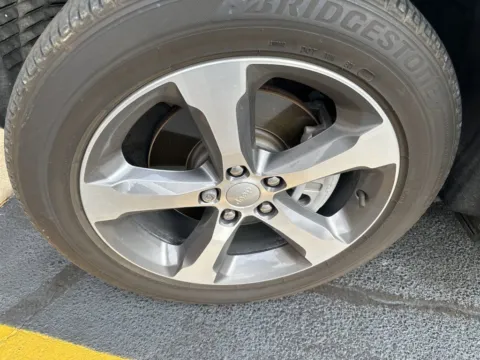 More photos of 2023 Jeep Grand Cherokee L Limited at Zeigler Chrysler Dodge Jeep Ram of Grandville, MI