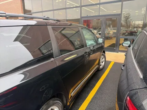 More photos of 2019 Toyota Sienna LE at Zeigler Chrysler Dodge Jeep Ram of Grandville, MI