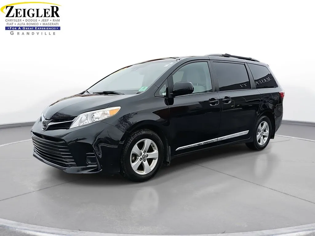 2019 Toyota Sienna LE for sale in Grandville, MI
