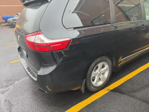 More photos of 2019 Toyota Sienna LE at Zeigler Chrysler Dodge Jeep Ram of Grandville, MI