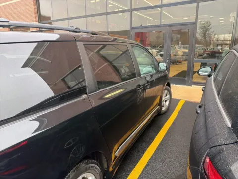 More photos of 2019 Toyota Sienna LE at Zeigler Chrysler Dodge Jeep Ram of Grandville, MI