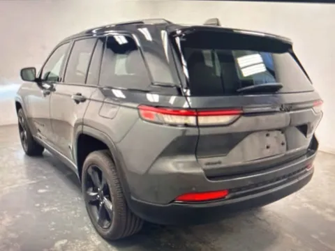 More photos of 2023 Jeep Grand Cherokee Altitude at Zeigler Chrysler Dodge Jeep Ram of Grandville, MI