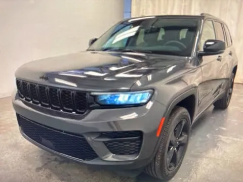 Another view of 2023 Jeep Grand Cherokee Altitude for sale in Grandville, MI at Zeigler Chrysler Dodge Jeep Ram of Grandville