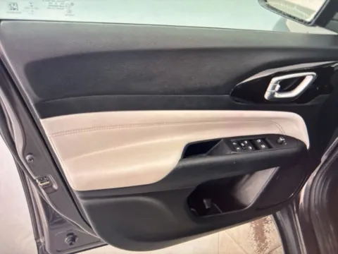 More photos of 2022 Jeep Compass Limited at Zeigler Chrysler Dodge Jeep Ram of Grandville, MI