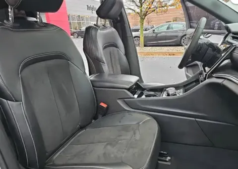 More photos of 2023 Jeep Grand Cherokee L Altitude at Zeigler Chrysler Dodge Jeep Ram of Grandville, MI