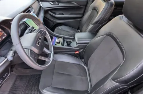 More photos of 2023 Jeep Grand Cherokee L Altitude at Zeigler Chrysler Dodge Jeep Ram of Grandville, MI