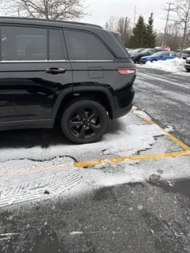 More photos of 2022 Jeep Grand Cherokee Altitude at Zeigler Chrysler Dodge Jeep Ram of Grandville, MI