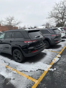 More photos of 2022 Jeep Grand Cherokee Altitude at Zeigler Chrysler Dodge Jeep Ram of Grandville, MI