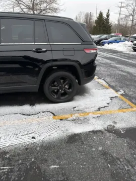 More photos of 2022 Jeep Grand Cherokee Altitude at Zeigler Chrysler Dodge Jeep Ram of Grandville, MI