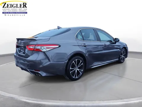 More photos of 2020 Toyota Camry SE at Zeigler Chrysler Dodge Jeep Ram of Grandville, MI