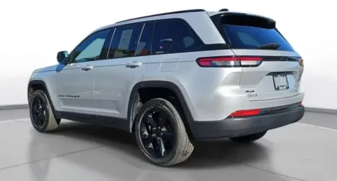 More photos of 2023 Jeep Grand Cherokee Altitude at Zeigler Chrysler Dodge Jeep Ram of Grandville, MI