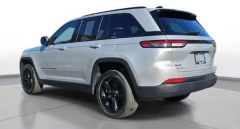 More photos of 2023 Jeep Grand Cherokee Altitude at Zeigler Chrysler Dodge Jeep Ram of Grandville, MI