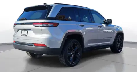 More photos of 2023 Jeep Grand Cherokee Altitude at Zeigler Chrysler Dodge Jeep Ram of Grandville, MI
