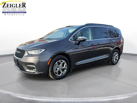 Gray 2023 Chrysler Pacifica Limited for sale in Grandville, MI