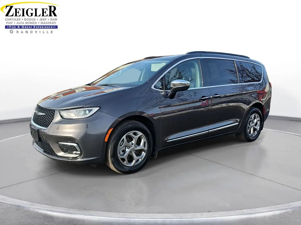 2023 Chrysler Pacifica Limited for sale in Grandville, MI