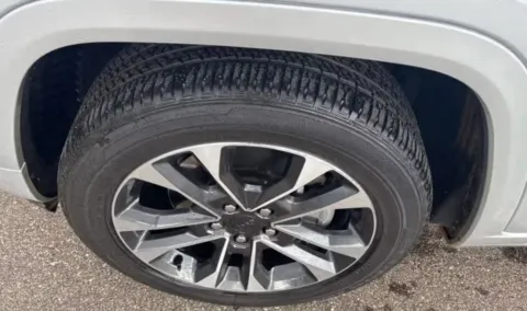 Photos of 2024 Jeep Grand Cherokee L Overland for sale in Grandville, MI at Zeigler Chrysler Dodge Jeep Ram of Grandville