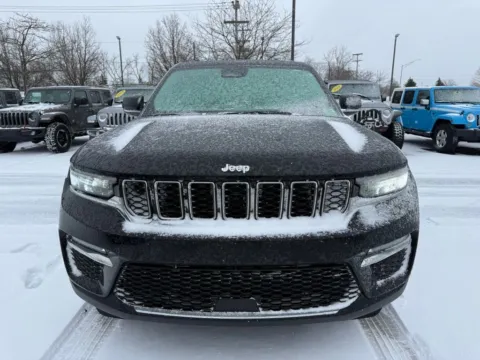 More photos of 2023 Jeep Grand Cherokee Limited at Zeigler Chrysler Dodge Jeep Ram of Grandville, MI