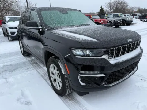 More photos of 2023 Jeep Grand Cherokee Limited at Zeigler Chrysler Dodge Jeep Ram of Grandville, MI