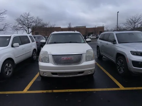 White 2011 GMC Yukon Denali for sale in Grandville, MI