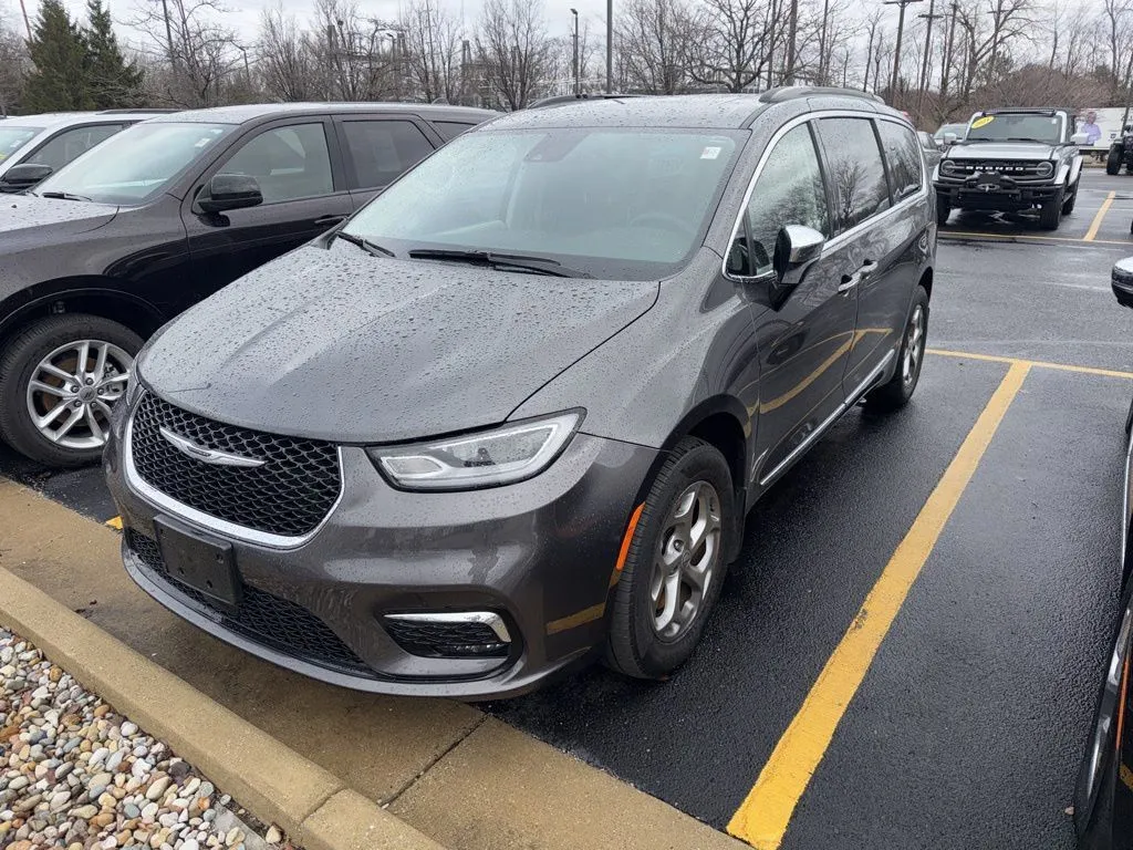 2023 Chrysler Pacifica Touring L for sale in Grandville, MI