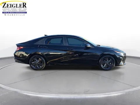 More photos of 2022 Hyundai Elantra SEL at Zeigler Chrysler Dodge Jeep Ram of Grandville, MI