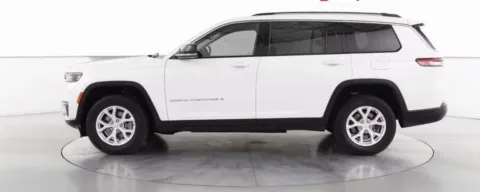 More photos of 2023 Jeep Grand Cherokee Limited at Zeigler Chrysler Dodge Jeep Ram of Grandville, MI