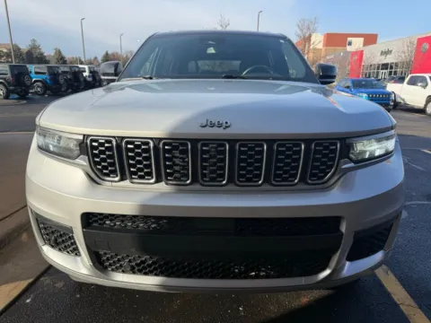Silver 2022 Jeep Grand Cherokee L Summit for sale in Grandville, MI
