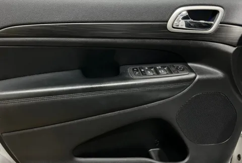 More photos of 2022 Jeep Grand Cherokee WK Laredo E at Zeigler Chrysler Dodge Jeep Ram of Grandville, MI