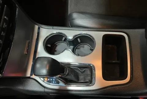 More photos of 2022 Jeep Grand Cherokee WK Laredo E at Zeigler Chrysler Dodge Jeep Ram of Grandville, MI