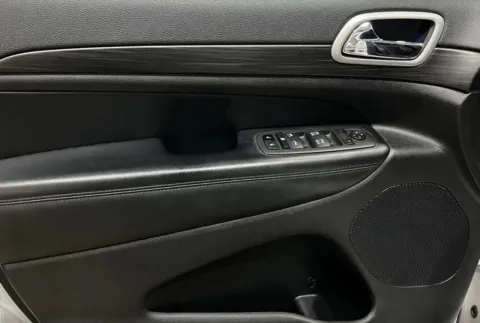 More photos of 2022 Jeep Grand Cherokee WK Laredo E at Zeigler Chrysler Dodge Jeep Ram of Grandville, MI