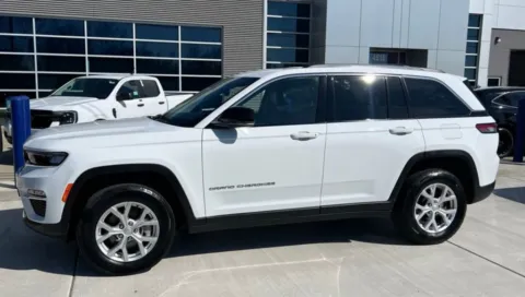 Silver 2022 Jeep Grand Cherokee Limited for sale in Grandville, MI