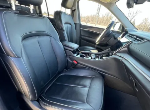 More photos of 2022 Jeep Grand Cherokee Limited at Zeigler Chrysler Dodge Jeep Ram of Grandville, MI