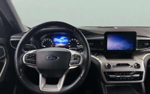 More photos of 2021 Ford Explorer XLT at Zeigler Chrysler Dodge Jeep Ram of Grandville, MI