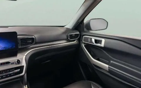 More photos of 2021 Ford Explorer XLT at Zeigler Chrysler Dodge Jeep Ram of Grandville, MI