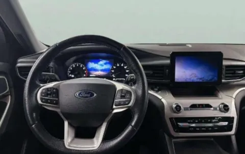 More photos of 2021 Ford Explorer XLT at Zeigler Chrysler Dodge Jeep Ram of Grandville, MI