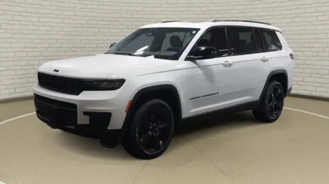 White 2023 Jeep Grand Cherokee L Altitude for sale in Grandville, MI