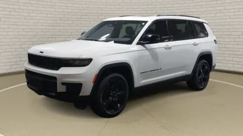 White 2023 Jeep Grand Cherokee L Altitude for sale in Grandville, MI