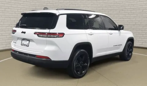 More photos of 2023 Jeep Grand Cherokee L Altitude at Zeigler Chrysler Dodge Jeep Ram of Grandville, MI