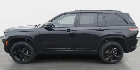 More photos of 2023 Jeep Grand Cherokee L Altitude at Zeigler Chrysler Dodge Jeep Ram of Grandville, MI