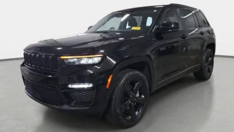 More photos of 2023 Jeep Grand Cherokee Limited at Zeigler Chrysler Dodge Jeep Ram of Grandville, MI