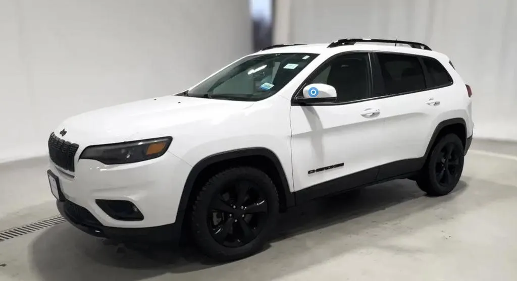 White 2019 Jeep Cherokee Altitude for sale in Grandville, MI