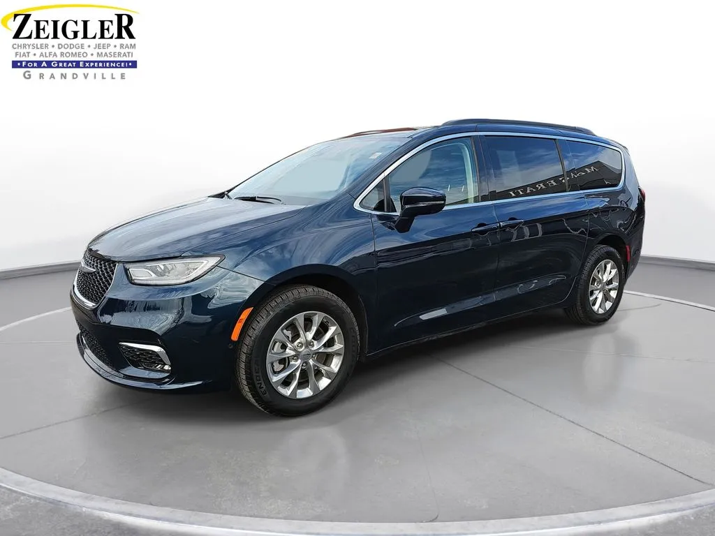 2022 Chrysler Pacifica Touring L for sale in Grandville, MI
